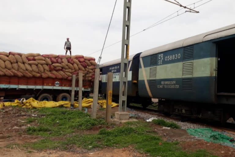 container rail service launched between kolkata and bangladesh