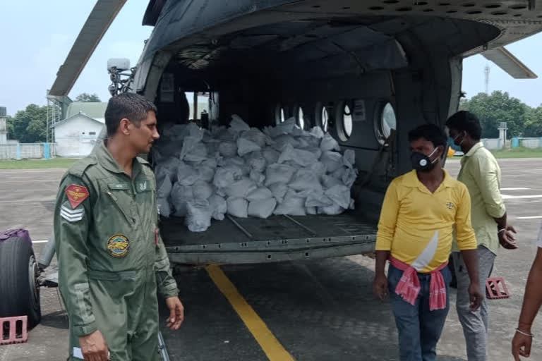 IAF choppers drop food packets to flood-affected districts of Bihar