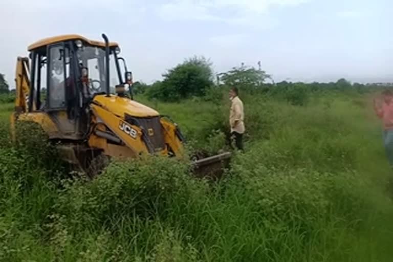 કેશોદ નગરપાલિકાના JCBનો ઉપયોગ ખાનગી પ્લોટમાં થતાં કોંગ્રેસનો વિરોધ