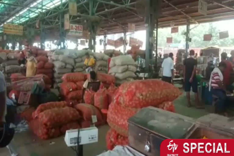 Complainant businessman accuses corruption on officials of Azadpur Fruit and Vegetable Market