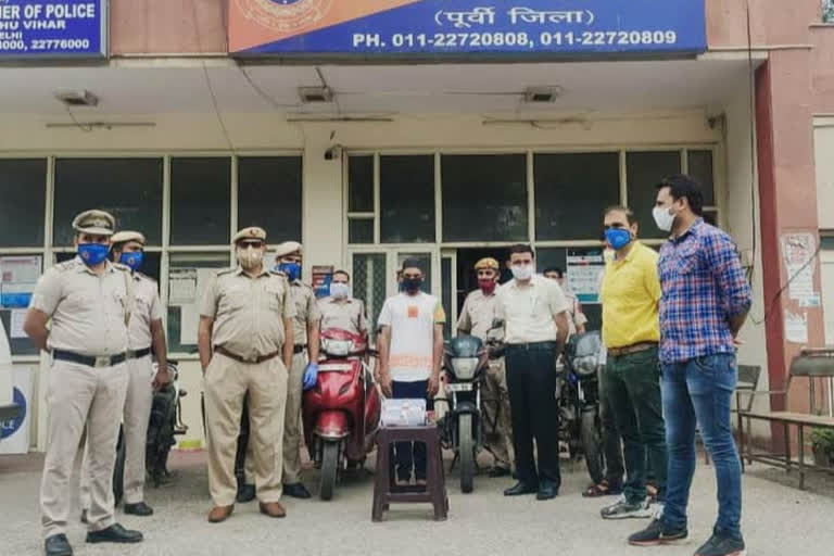 Delhi police arrested 2 auto lifter in Mandavli