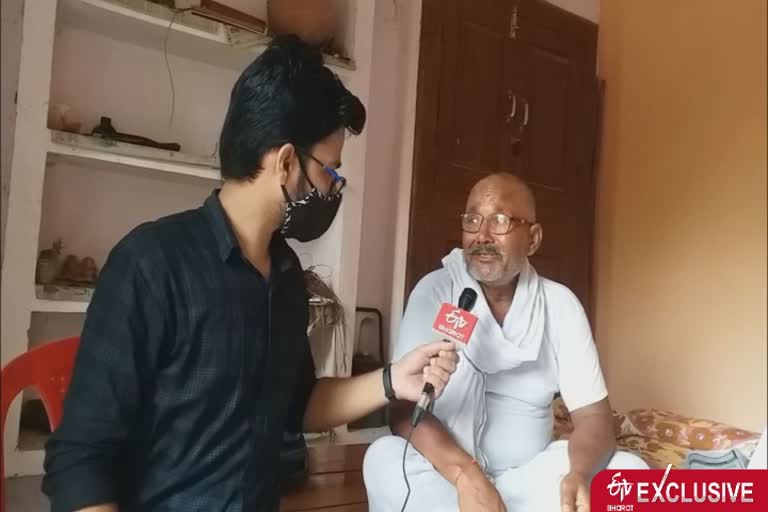 पीसीएस अधिकारी मणि मंजरी राय के पिता.