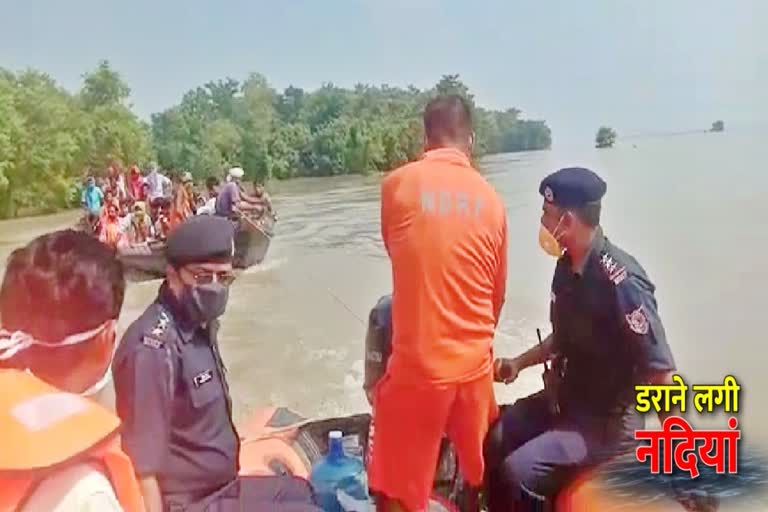 NDRF team rescued a boat and 40 riders in Gandak River in East Champaran