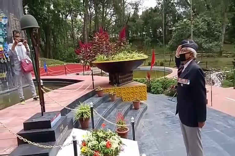 People pay tribute at martyr memorial in Dharamshala on Kargil Vijay Divas