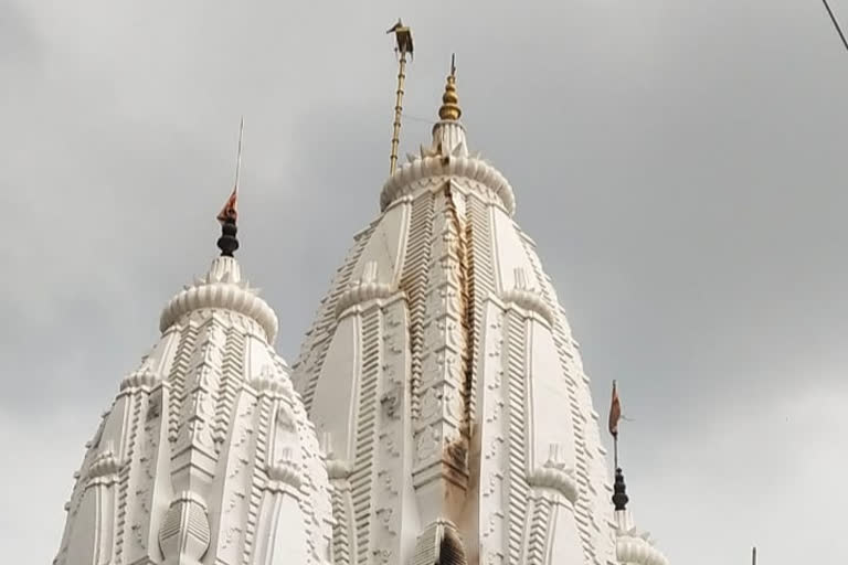 जैन मंदिर पर गिरी आकाशीय बिजली, Lightning falls on Jain temple