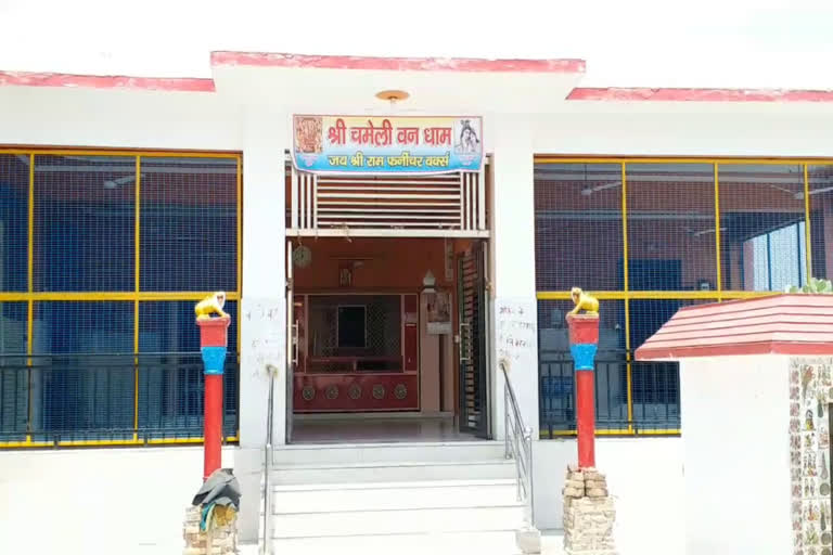 thieves make monks and priests hostage robbed in temple in palwal
