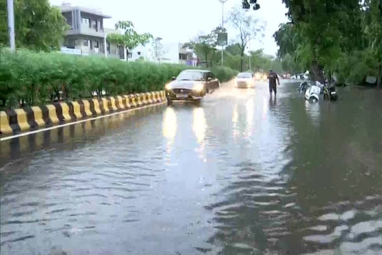 Rains lash parts of Delhi, more predicted