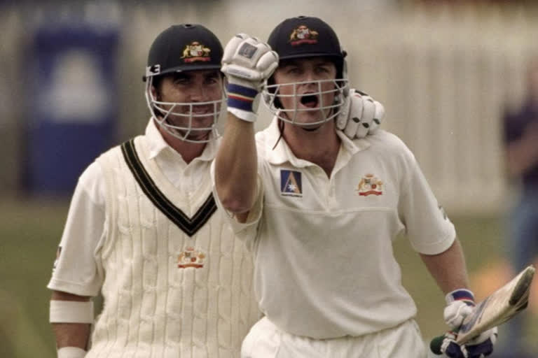 Justin Langer  Adam Gilchrist  2001  Australia