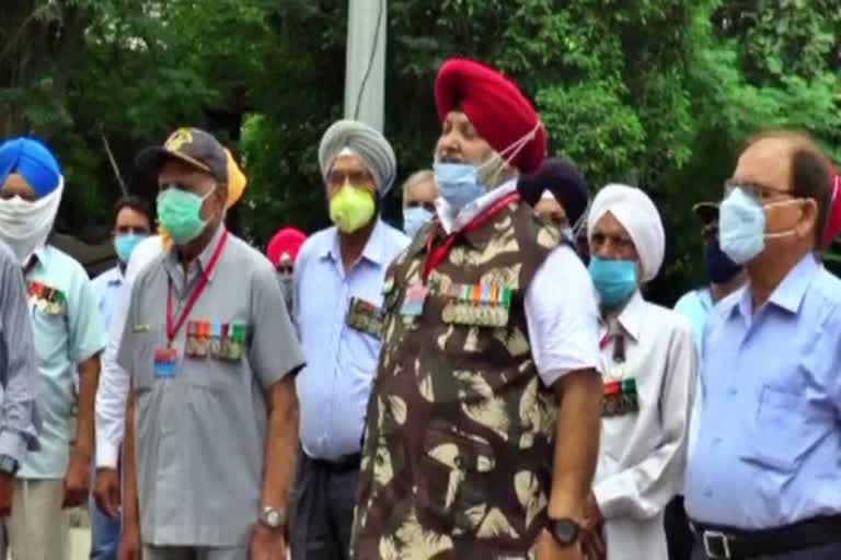 Former soldiers in Ambala pay tribute to soldiers who martyred in Kargil