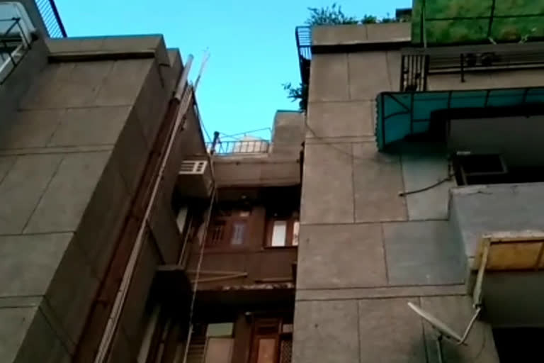 young boy and girl jumped from terrace in dwarka