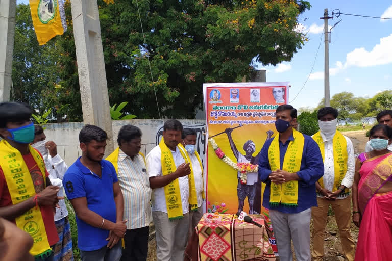 A statue of doddi Komaraiah was erected in suryapet district ravulapalli