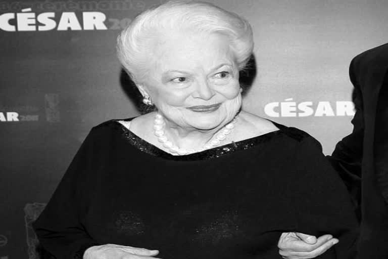 gone with the wind star olivia de havilland dies at 104