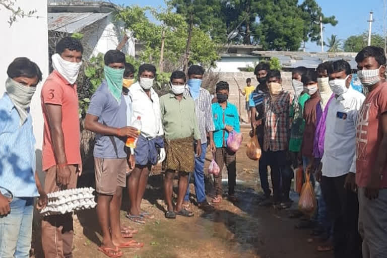 youth distributing groceries to corona patients in velugupally