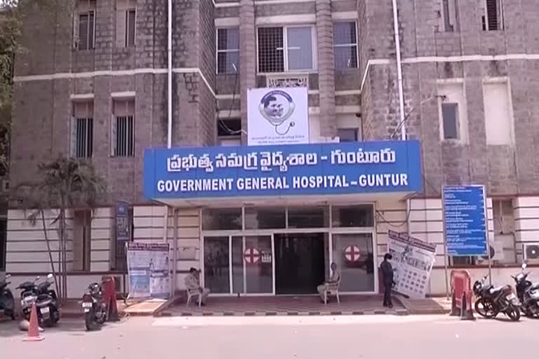 guntur ggh mortuary is filled with dead bodies due to delay of swab test