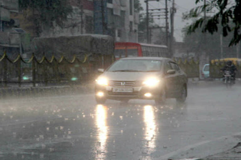 rainfall in some areas of delhi and some remain dry on 26 july