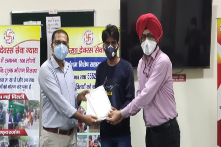 AIIMS and safdarjung hospital doctors honored for donating plasma