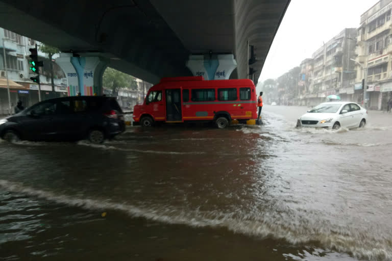 Due to stagnant water in Hindmata area, traffic was diverted to other routes