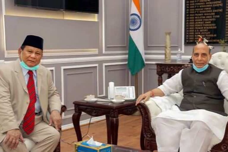 Defence Minister Rajnath Singh (R) meets Indonesian Defence Minister General Prabowo Subianto in New Delhi