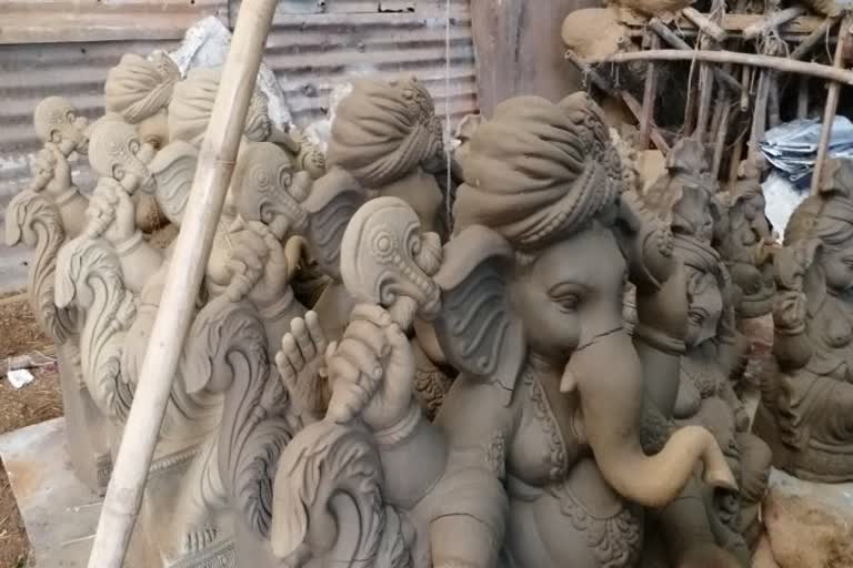 Construction of ganesh idols