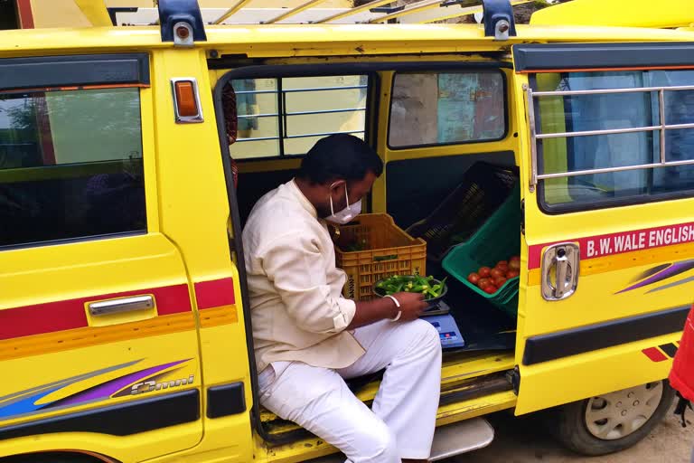 school-bus-driver-started-selling-vegetables-at-latur