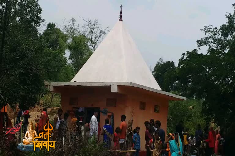 crowds gathered at pagoda