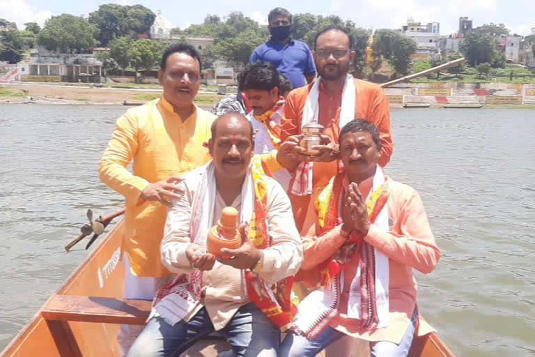 Volunteers leave Ayodhya with soil and water from holy cities