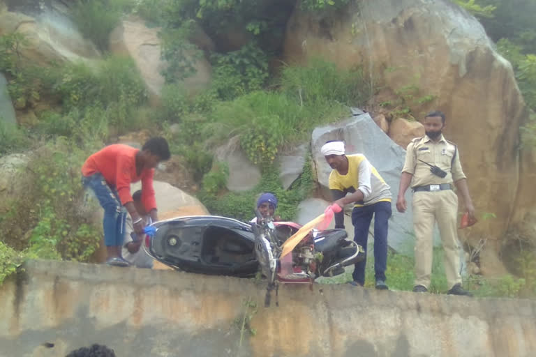 three-girls-injured-in-road-accident-in-kanker