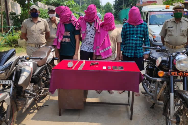 Chauliaganj police succeed, 4 robbers arrested