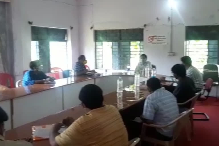 Collector took a meeting regarding the corona infection in Chhatarpur