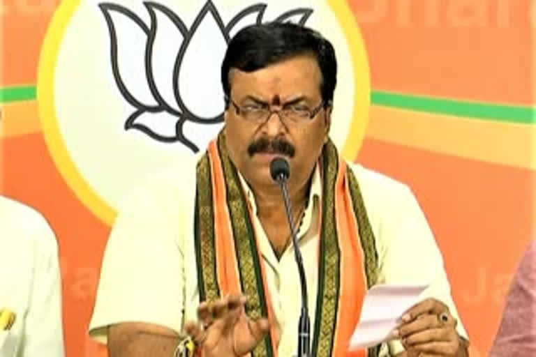 bjp leader ponguleti fires on congress leaders