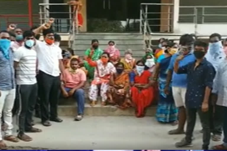 Hanumanpet in Miryalaguda, Nalgonda district Locals staged a dharna to remove the isolation center at