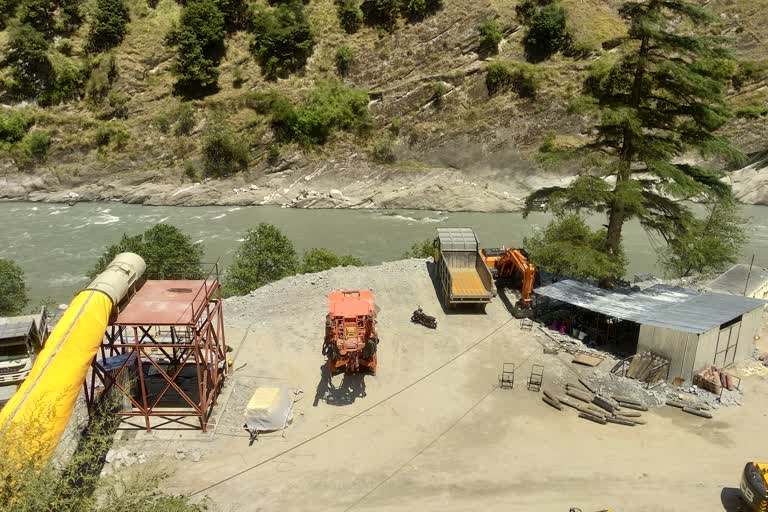 Villagers stopped the work of hydro power project