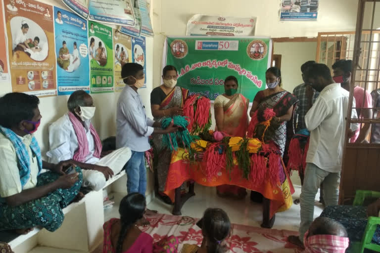 rdt institution distributes masks to corona patients in anantapur dst