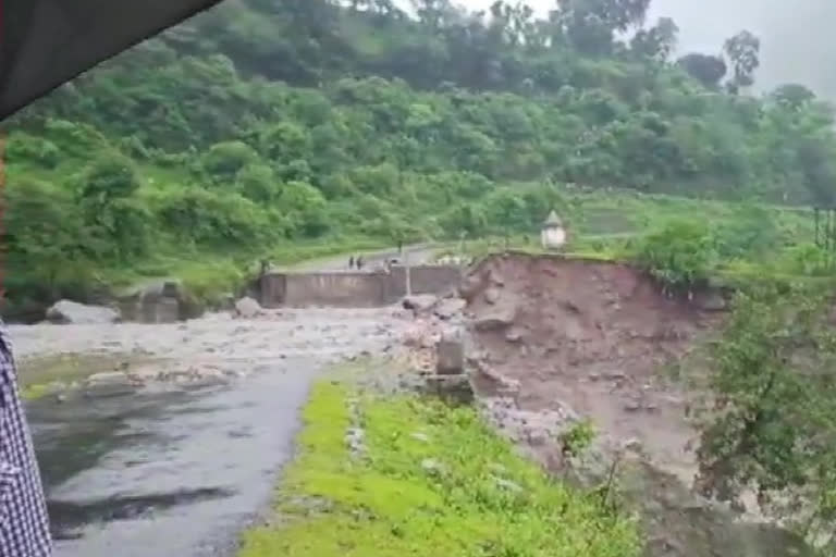 Uttarakhand Gosi River Pithoragarh Bridge Collapse Heavy Rain bridge collapses in Uttarakhand Portion of bridge collapses ഡെറാഡൂൺ ഉത്തരാഖണ്ഡ് ഗോസി നദി ഉത്തരാഖണ്ഡിലെ ഗോസി നദിക്ക് കുറുകെയുള്ള പാലം തകർന്നു