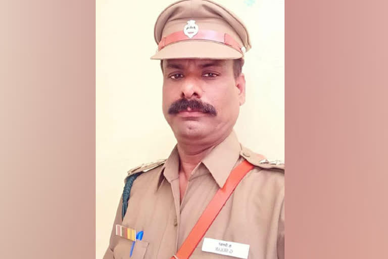 Chennai PolChennai Police shoots self  TN State Armed Police Forces  Chennai VHP office  Cop shoots self in Chennai  Chennai VHP office  ചെന്നൈയിൽ പൊലീസ് ഉദ്യോഗസ്ഥൻ വെടിവച്ച് ആത്മഹത്യ ചെയ്തു  വെടിവച്ച് ആത്മഹത്യ ചെയ്തു  ice shoots self  TN State Armed Police Forces  Chennai VHP office  Cop shoots self in Chennai  Chennai VHP office  ചെന്നൈയിൽ പൊലീസ് ഉദ്യോഗസ്ഥൻ വെടിവച്ച് ആത്മഹത്യ ചെയ്തു  വെടിവച്ച് ആത്മഹത്യ ചെയ്തു