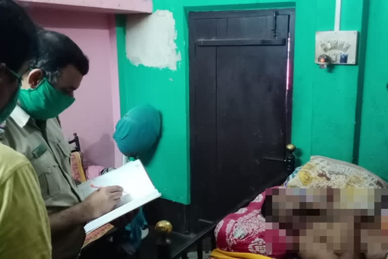 Father kills son in West Bengal  Jalpaiguri Police  Jalpaiguri crime  Crime in West Bengal  മകനെ കൊന്ന് 73 വയസുകാരനായ പിതാവ്‌ പൊലീസില്‍ കീഴടങ്ങി  പിതാവ്‌ പൊലീസില്‍ കീഴടങ്ങി  മകന്‍