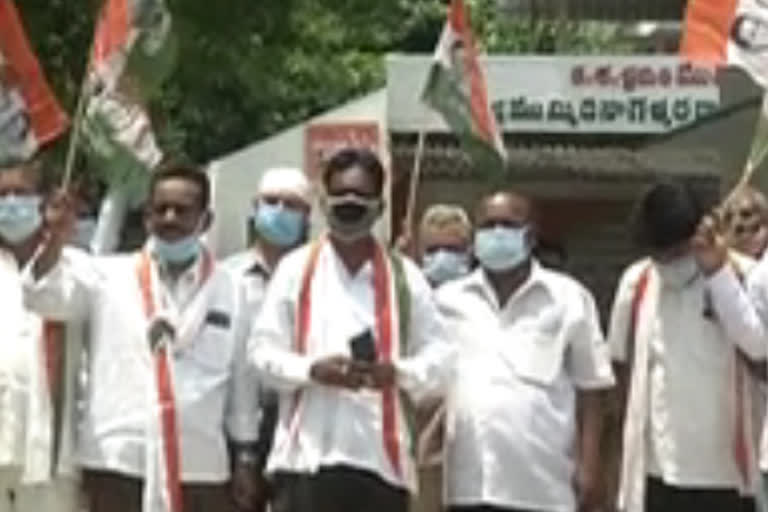 congress party followers protest at kakinada about bjp politics in rajasthan