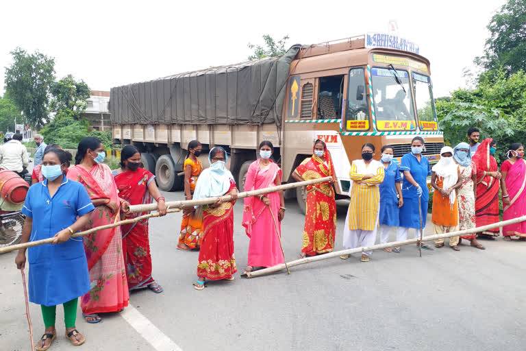 People jammed highway in hazaribag