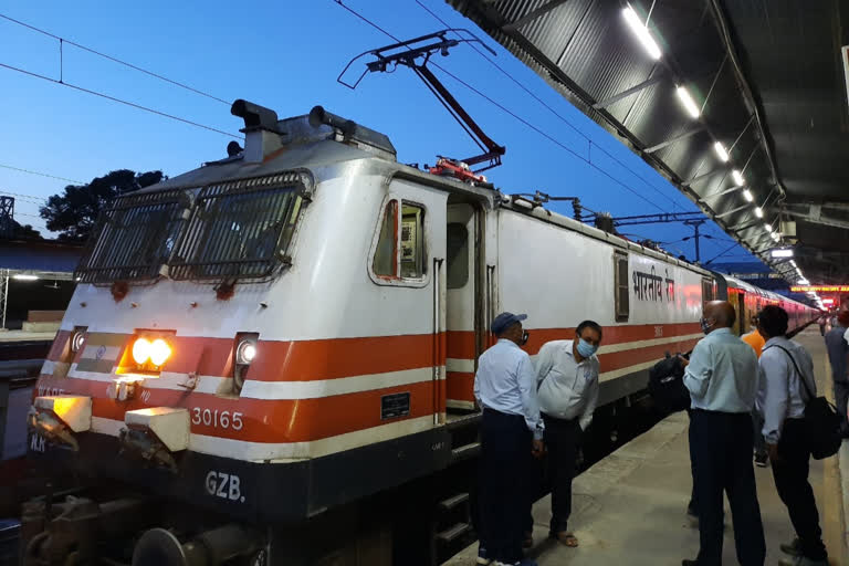 अजमेर रेल मंडल की पहली इलेक्ट्रिक ट्रेन, अजमेर न्यूज, First electric train Ajmer