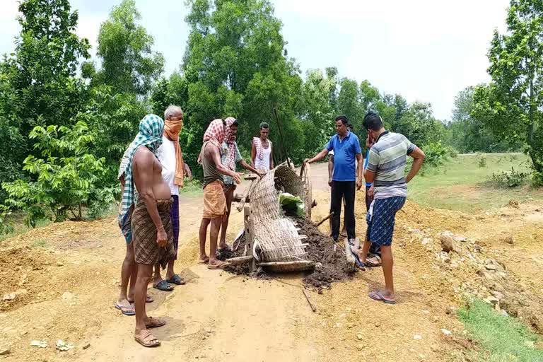 people-facing-problem-as-contractor-dug-up-the-roads-and-farmland-at-deogarh