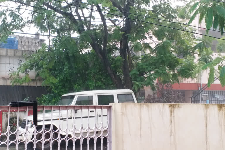 Heavy rain in raipur