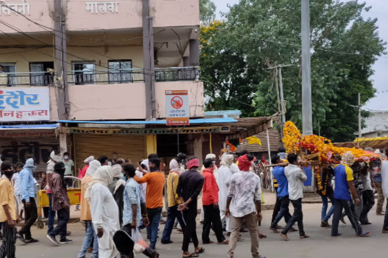 crowd in Funeral