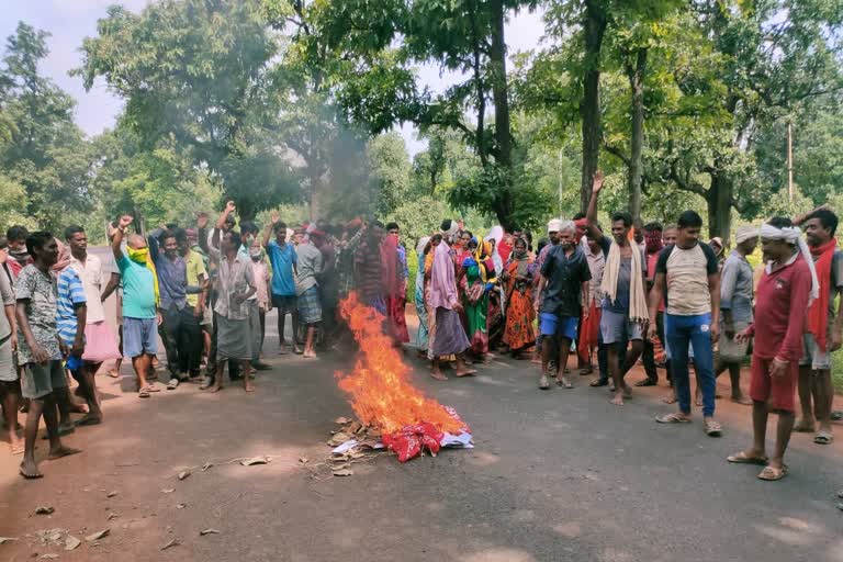 Villagers burnt Naxalite banners