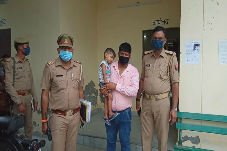 noida police recovered 2 year old kidnapped child