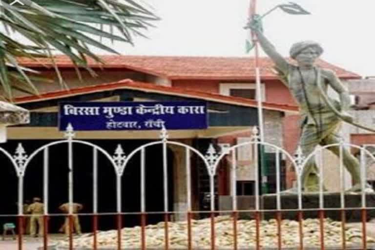 police broke hand of 1 prisoner in Birsa Munda Central Jail in ranchi