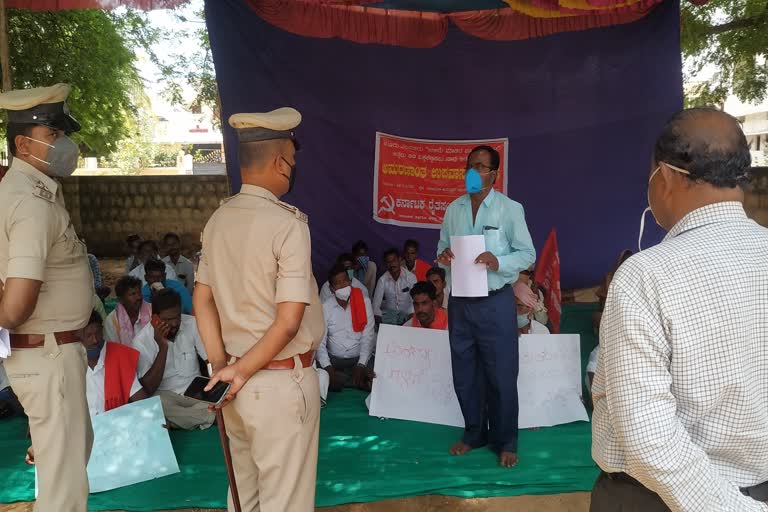 Farmers protest in raichur