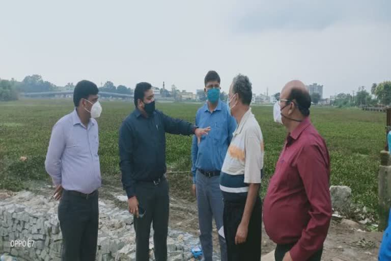 Municipal commissioner inspected bada talab in ranchi