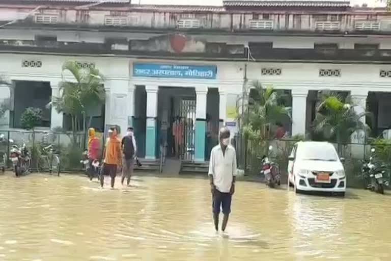 Sadar Hospital becomes a pond due to heavy rain in Motihari