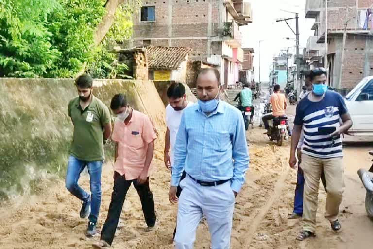 Municipal president and executive officer inspected water logging in Bhojpur