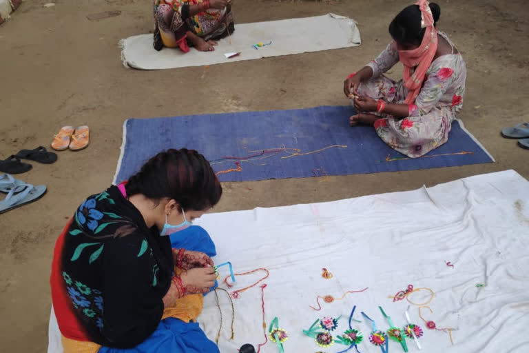 women prisoners making rakhi